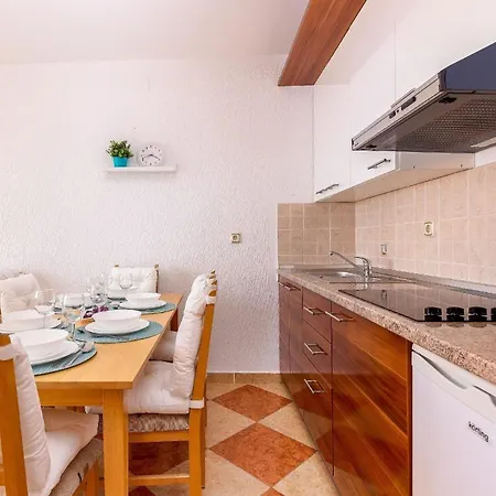 Apartment Mit Balkon Und Meerblick