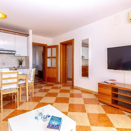 Apartment Mit Balkon Und Meerblick